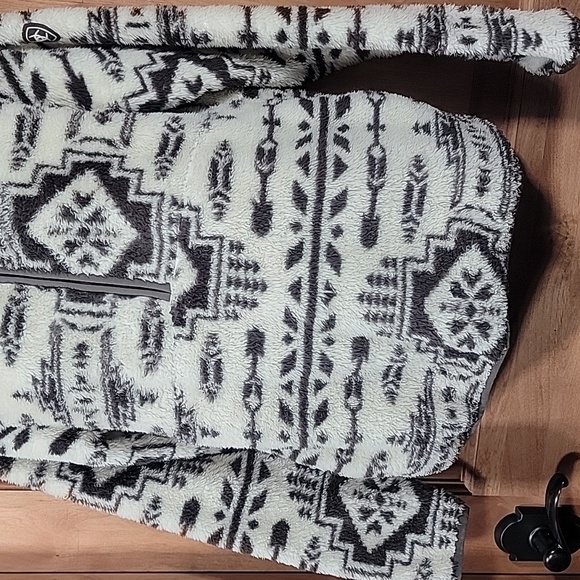 Ariat Minky Fleece Pullover - Picture 5 of 14